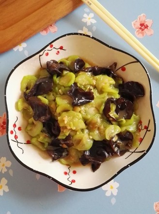 Stir-fried Loofah with Black Fungus