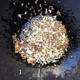 Stir-fried Chicken with Garlic and Crispy Bone recipe