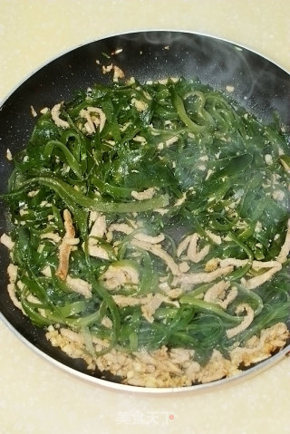 Summer Worms and Winter Algae Health Vegetables-----fried Pork Shreds with Small Kelp recipe