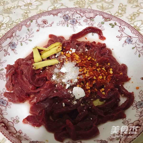 Stir-fried Shredded Beef with Celery recipe