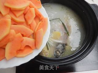 Papaya Crucian Carp Soup recipe