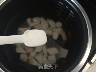 Sea Cucumber and Yam Wolfberry Soup recipe