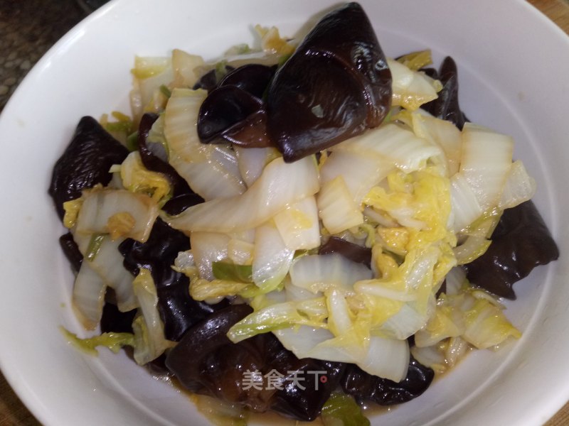 Stir Fried Fungus with Cabbage recipe