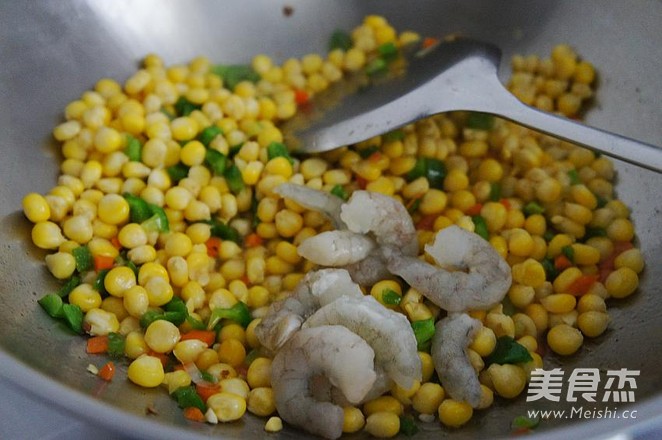Corn with Shrimp and Pine Nuts recipe