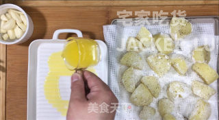 Super Crispy and Buttery Baked Potato Wedges, Full of Milk Flavor, Crispy Crust, Soft and Layered Inside! recipe