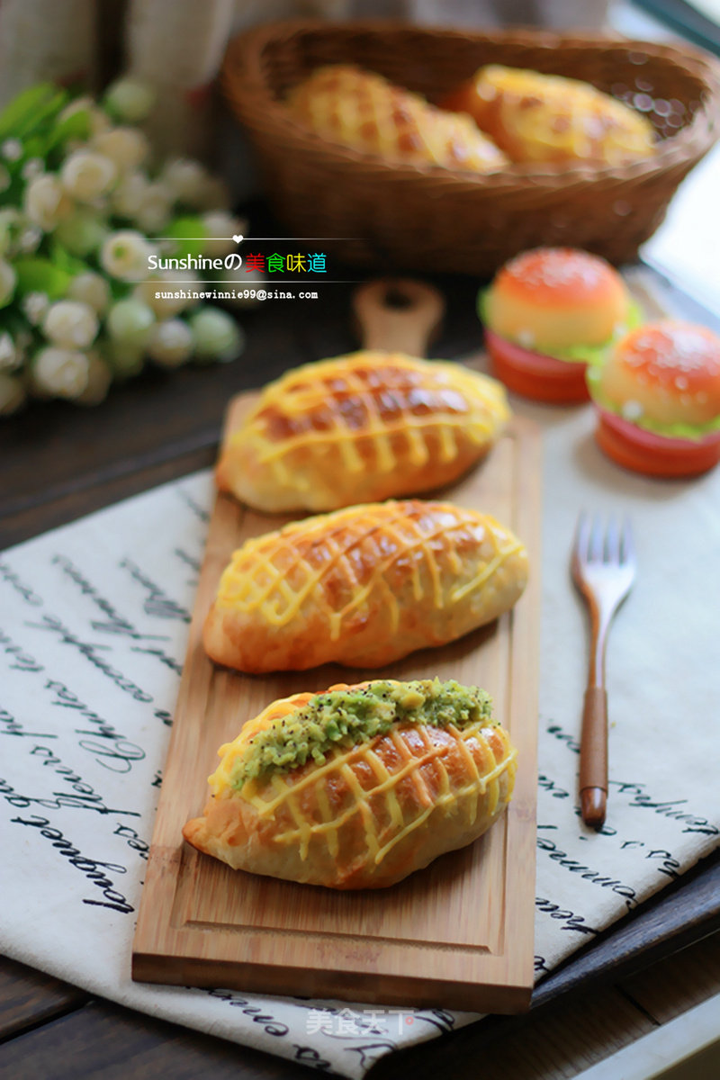 Lazy Way to Eat Avocado---avocado Netted Bread recipe