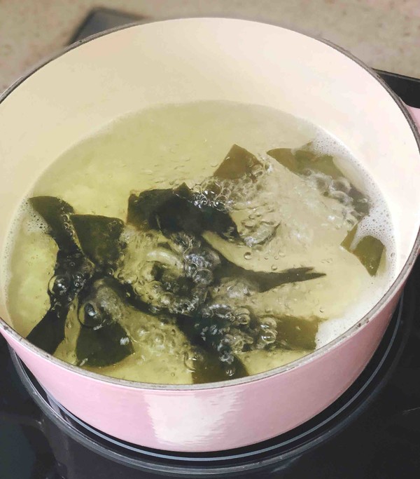 Seaweed and Matsutake Soup recipe