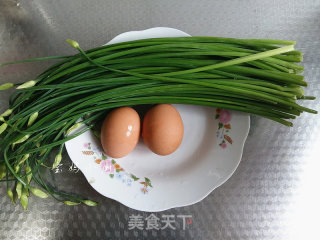 Scrambled Eggs with Chive Stalks recipe
