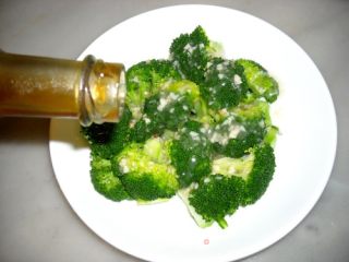 Broccoli with Garlic Abalone Sauce recipe