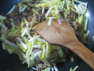 Stir-fried Vermicelli with Beef Slices with Leek Sprouts recipe