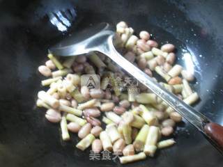 Stir-fried Peanuts with Wild Bamboo Shoots recipe