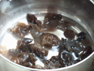 Scrambled Eggs with Fungus recipe