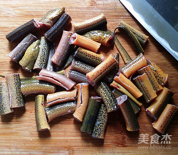Grilled Rice Eel with Garlic Sprouts recipe