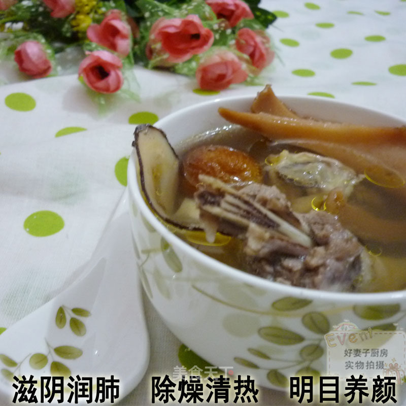 Nutritious and Delicious Cantonese Soup-scallop Sliced Sea Coconut Chicken in Clay Pot recipe