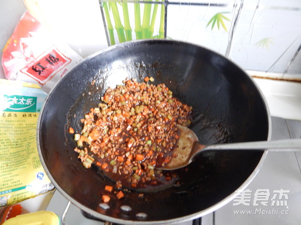 Sauce-flavored Pork Noodles recipe