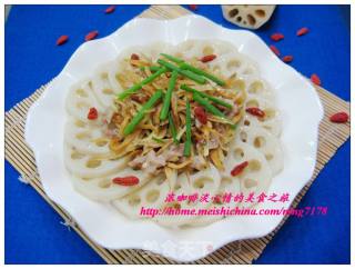 Steamed Lotus Root Slices with Whitebait Pork recipe