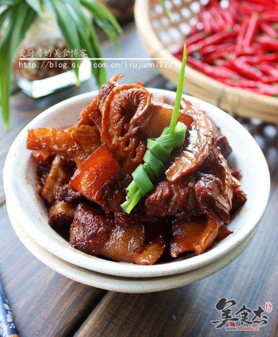 Braised Pork Belly with Dried Bamboo Shoots recipe