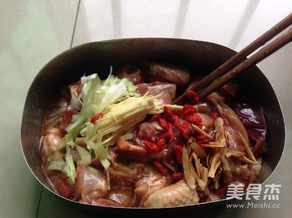 Steamed Chicken with Fresh Cordyceps recipe