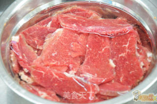 Explain in Detail The Production Details and Taste Characteristics of Scallion Fried Lamb recipe