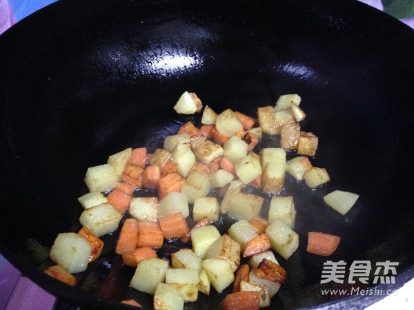 Stir-fried Potatoes with Diced Chicken recipe