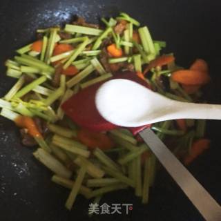 Stir-fried Carrots with Parsley recipe