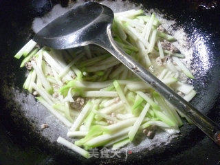 Stir-fried Pugua with Minced Meat and Pickled Vegetables recipe