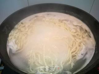 Stir-fried Noodles with Mushroom and Lean Pork recipe