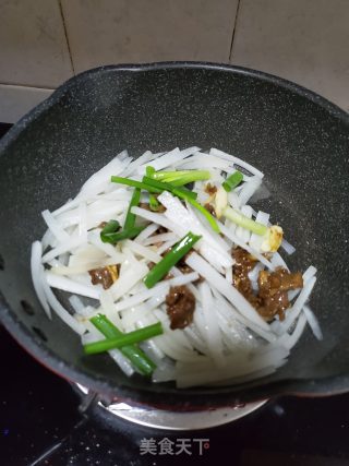 Stir-fried Beef with Carrot Sticks recipe