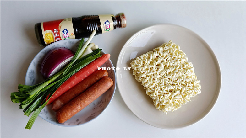 Bawang Supermarket丨fried Noodles with Beef Sausage recipe