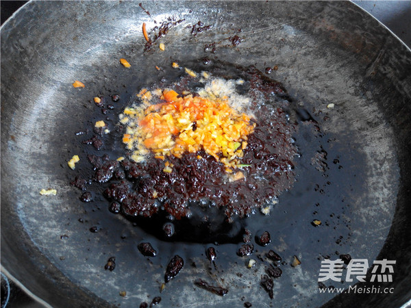 Fried Noodles with Hot Pepper and Egg recipe