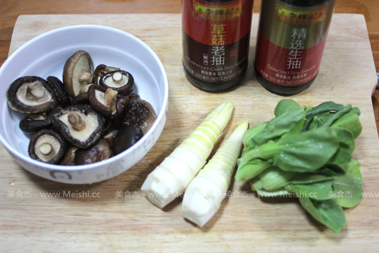 Shaking Bamboo Shoots and Mushrooms recipe