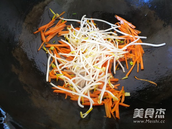 Taste The Fresh Spring Buds-hot Noodle Spring Rolls recipe