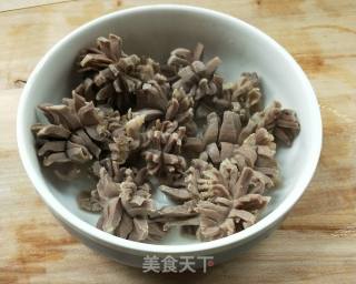 Stir-fried Taro Lotus with Chicken Gizzard Flowers recipe