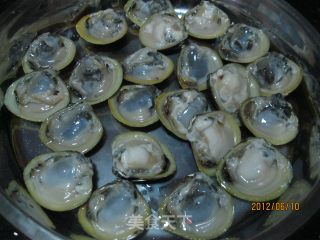 Raw Sea Clam Steamed Garlic recipe