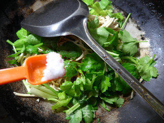 Celery Stir-fried Thousands of Silks recipe