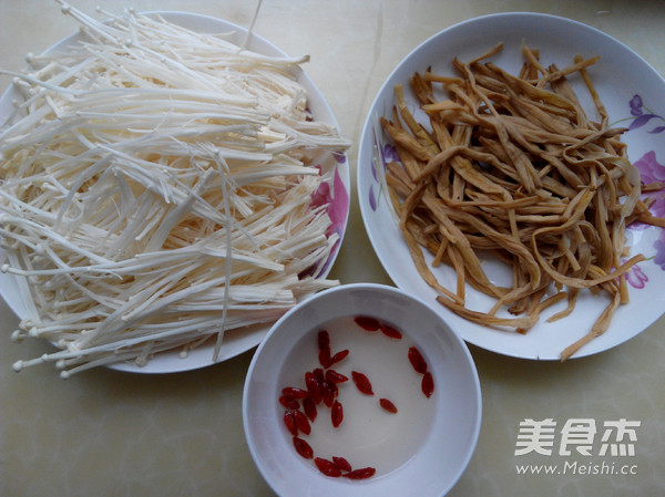 Enoki Mushroom Mixed with Day Lily recipe