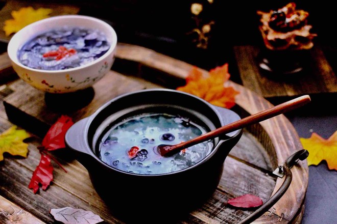 Tremella Two-color Wolfberry Osmanthus Soup recipe