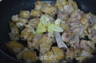 Three Cups of Autumn Pear Chicken recipe