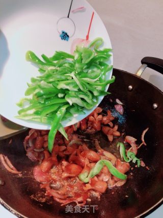 Stir-fried Crispy Sausage with Green Peppers recipe