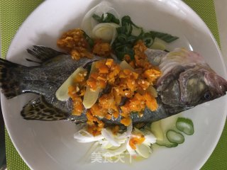 Steamed Mandarin Fish with Golden Chopped Pepper recipe