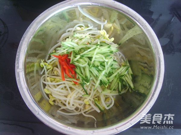 Cucumber with Bean Sprouts recipe