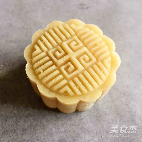 Milky Custard Egg Mooncake + Lotus Paste Egg Mooncake recipe