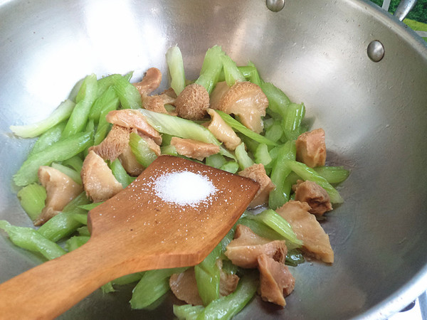 Stir-fried Celery with Hericium recipe