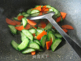 Stir-fried Cucumber with Carrots recipe