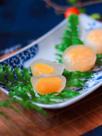 Snowy Crystal Mooncake