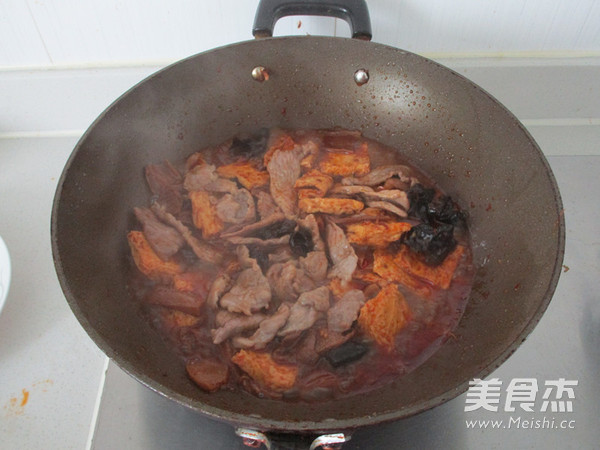 Stir-fried Pork with Tofu and Mushroom recipe