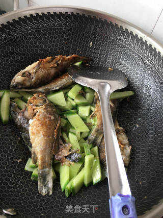 "carrot" Carp Soup with Radish recipe