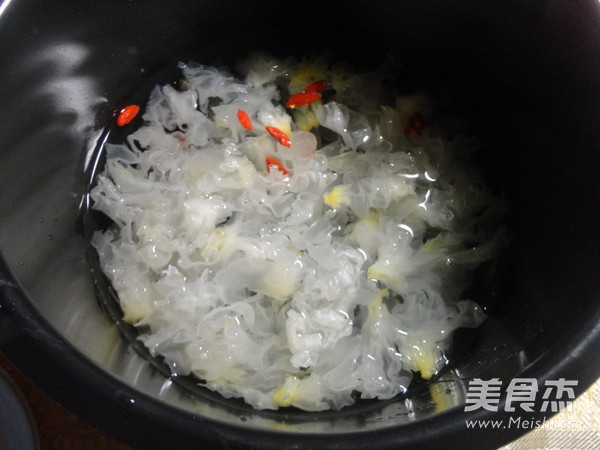 Papaya and Tremella Soup recipe