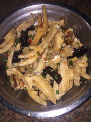 Chicken Feet and Chicken Wing Tips with Mixed Sauce and Fungus Cold Dressing recipe