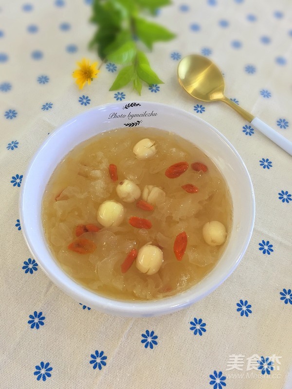 Lotus Seed and Tremella Soup recipe